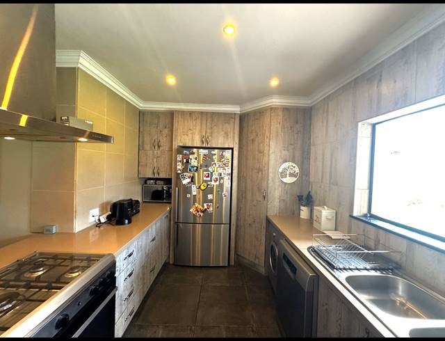 4 BEDROOM HOUSE FOR SALE IN BUURENDAL